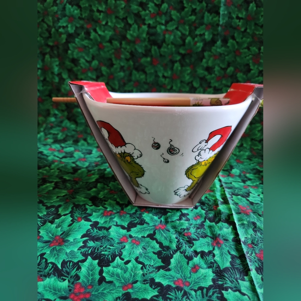 Grinch Ramen bowl chopsticks new